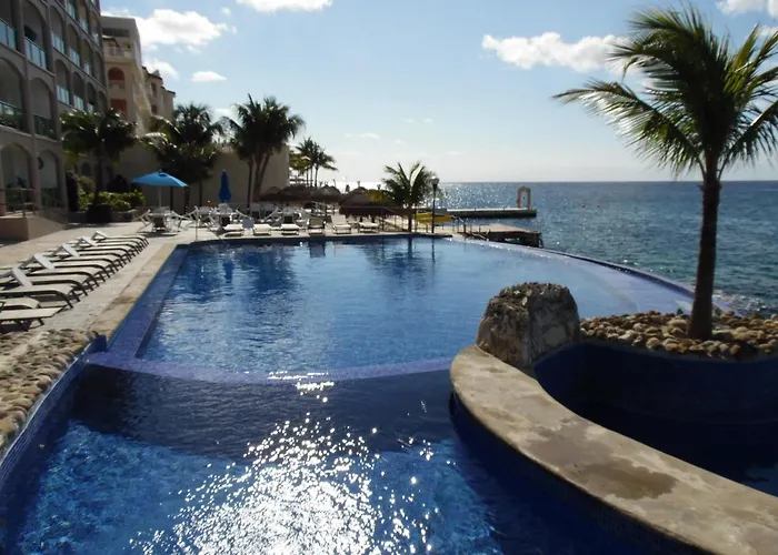 Cozumel Beach Condominiums 4*